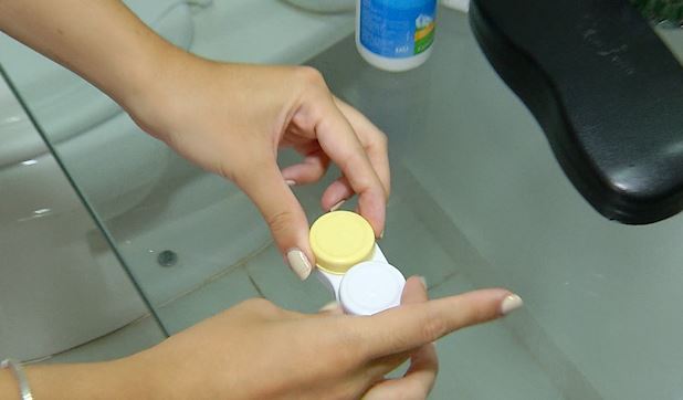 Lentes de contato: aprenda como cuidar e fazer a higiene correta