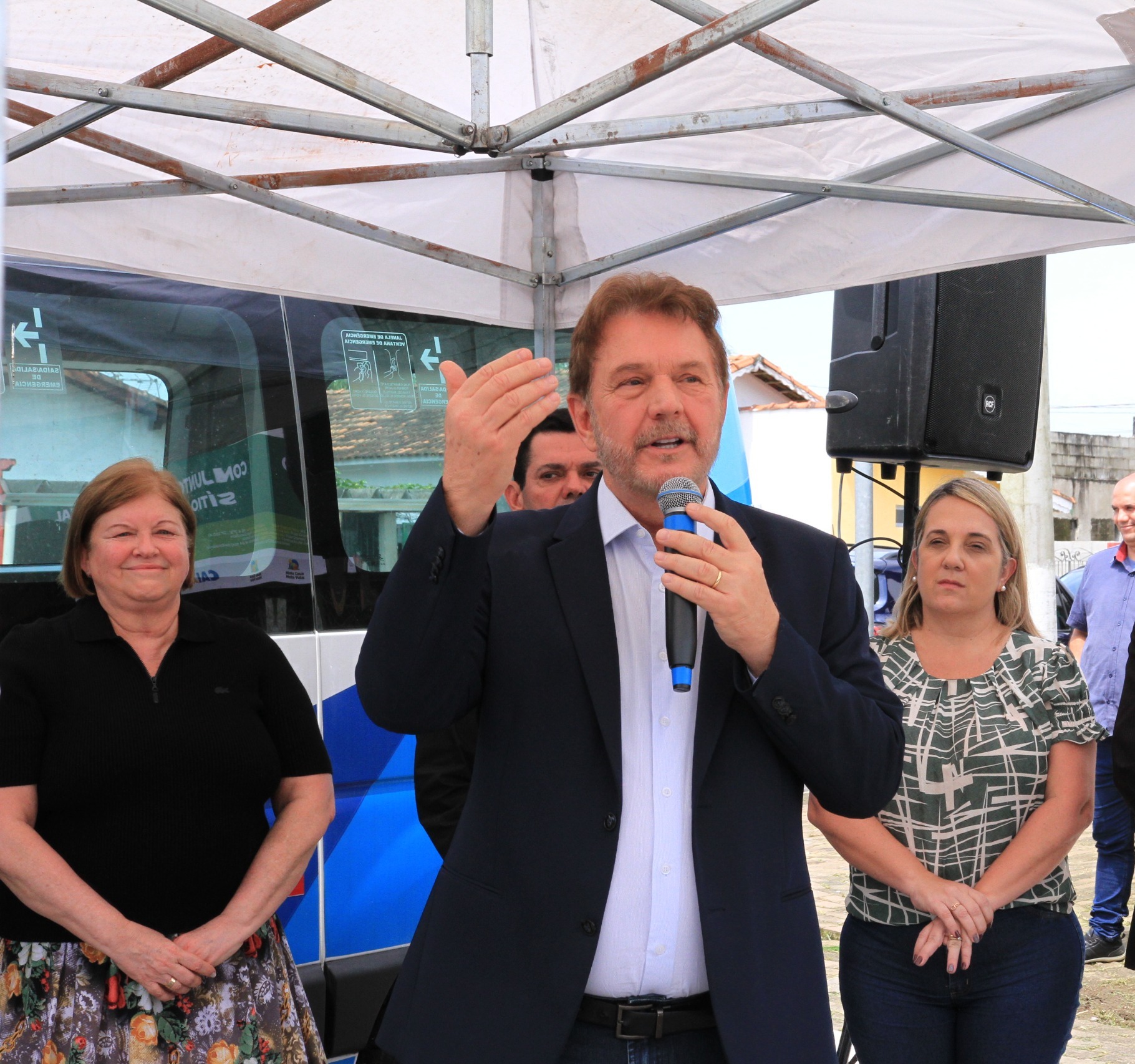 Deputado Alberto Mourão anuncia ações para saúde, habitação e transporte