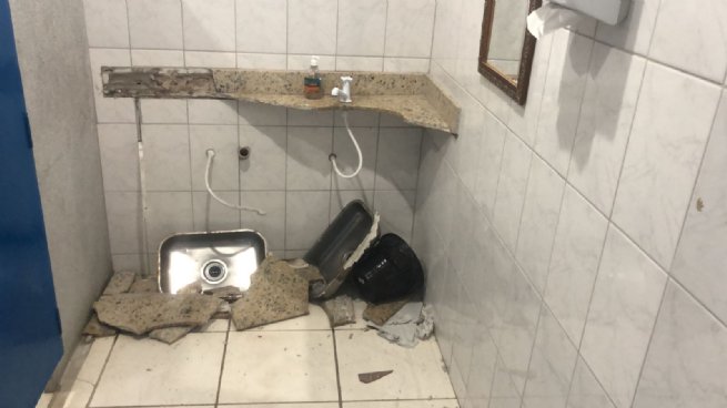 Instituição de ensino é alvo de vandalismo em São Sebastião