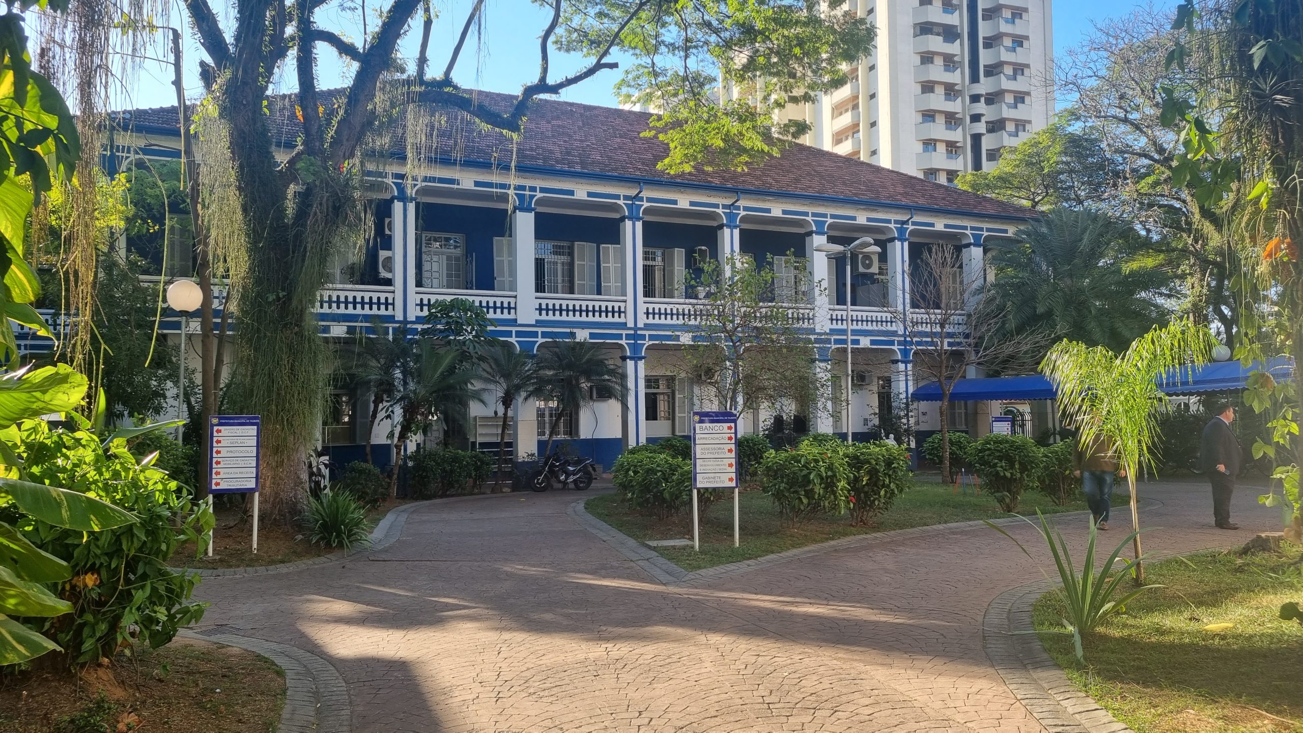 SAIBA O QUE ABRE E FECHA DURANTE FERIADO NESTA QUARTA-FEIRA EM TAUBATÉ