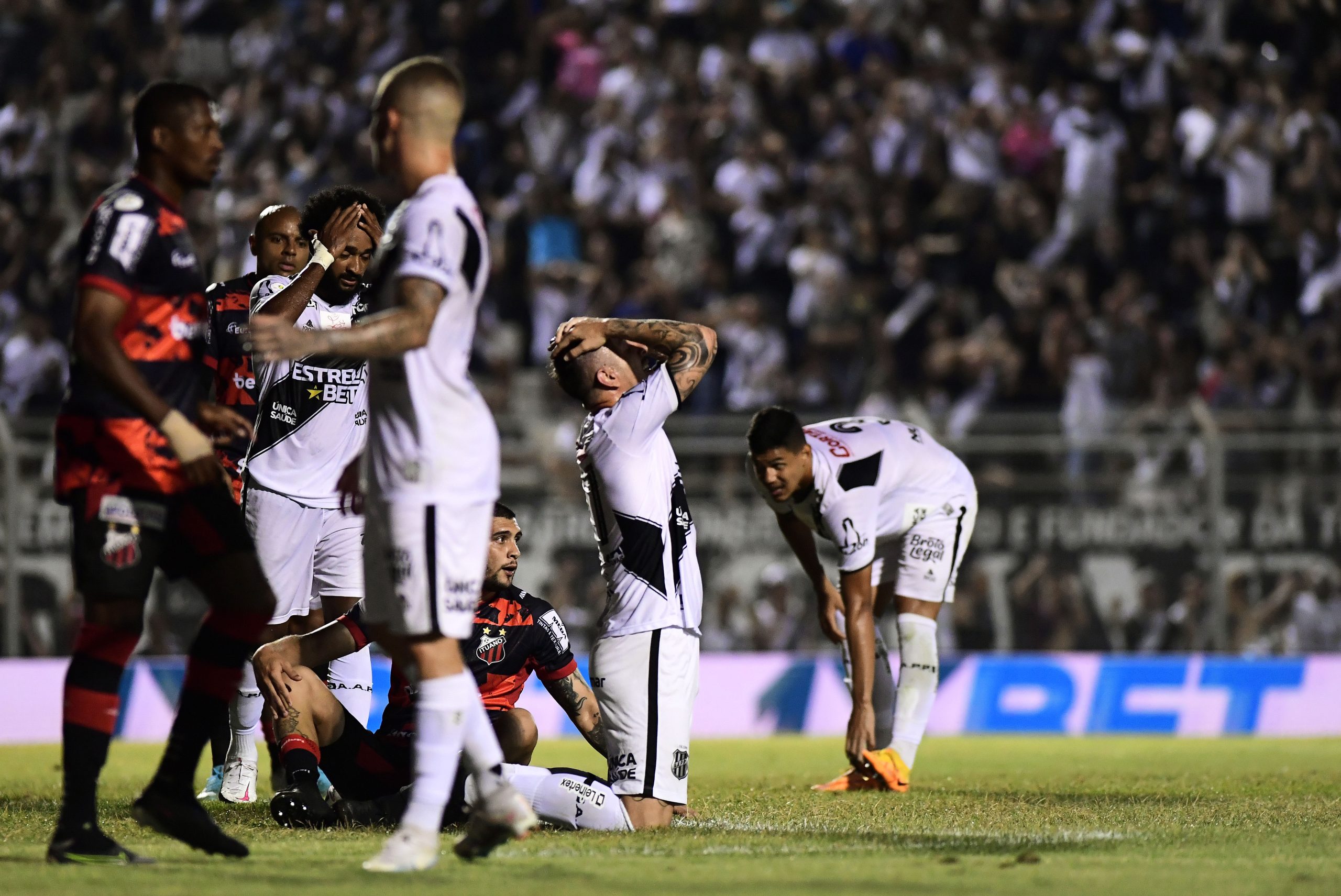 Ponte Preta não sai do empate com Ituano em casa