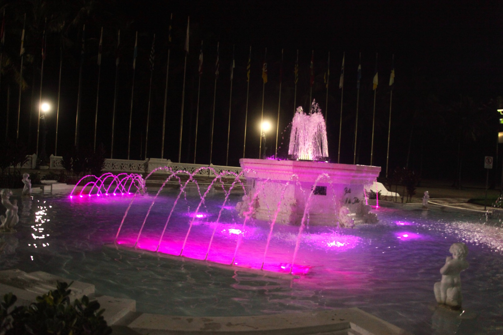 Santos se ilumina de rosa para reforçar conscientização sobre o câncer de mama (1)