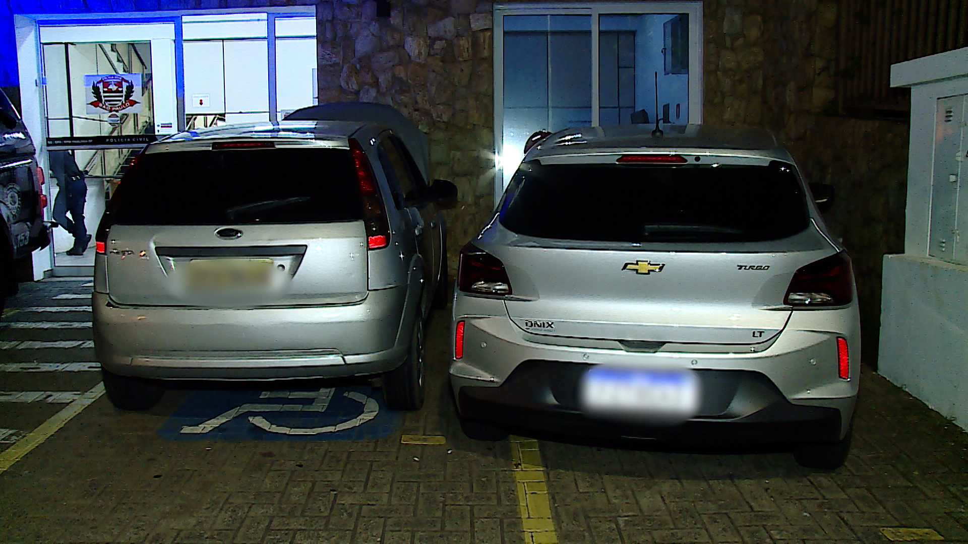 Dois casais de Paulínia são envolvidos em roubo de carro na região