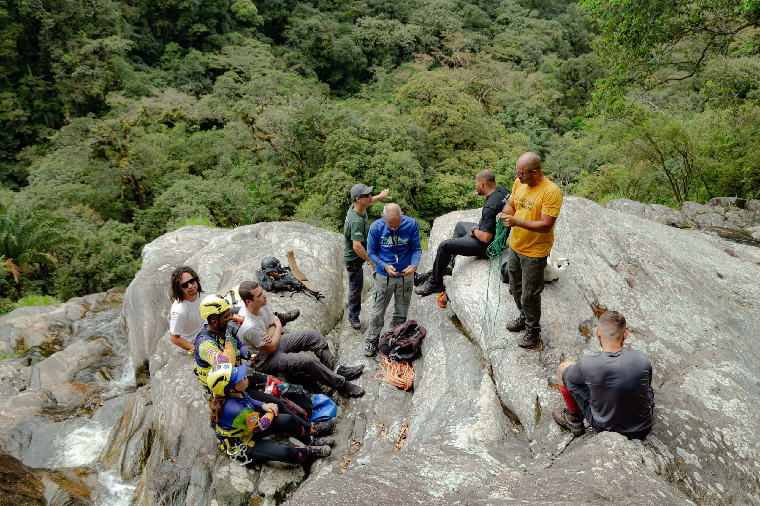 Cachoeira de Bertioga recebe vistoria para implantar esportes radicais