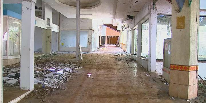 Adolescente desaparecida é encontrada morta em shopping abandonado