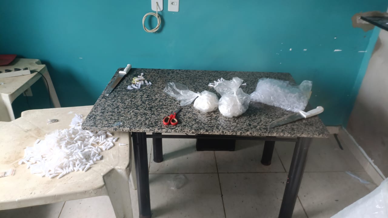 “Casa Bomba” do tráfico é flagrada pela Polícia Civil