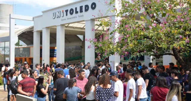 UniToledo Wyden promove Feira de Profissões com serviços gratuitos