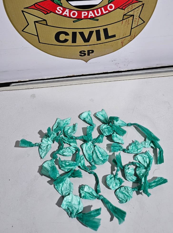 Acusado de tráfico de drogas em distrito de Guarujá é preso