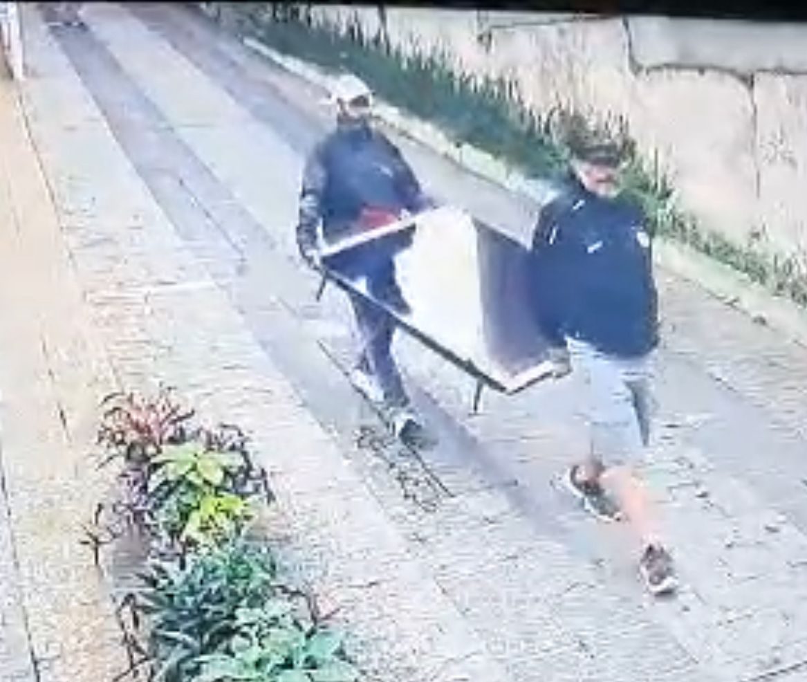 Suspeitos de furtarem imóvel de delegado em Santos são identificados e homem é preso