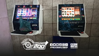 Quatro máquinas de caça-níqueis são apreendidas