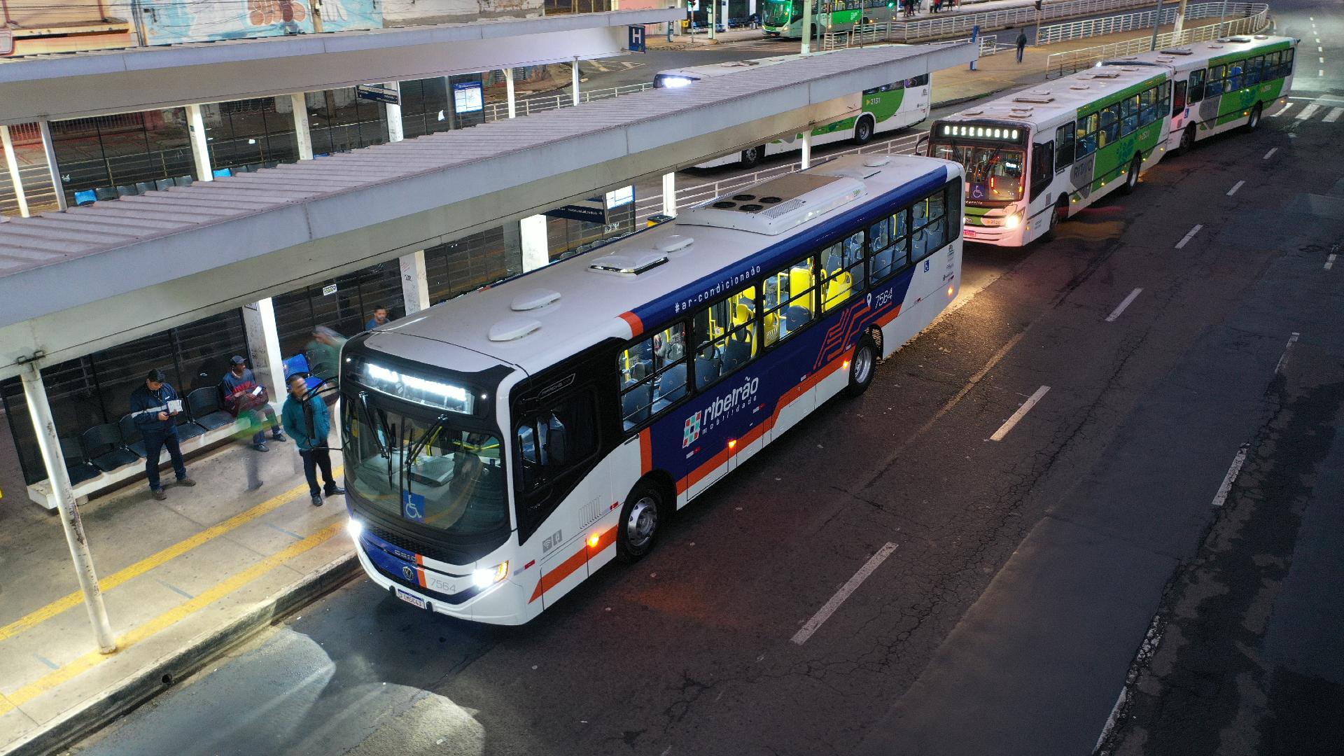 Novos ônibus atenderão mais oito linhas a partir de segunda-feira