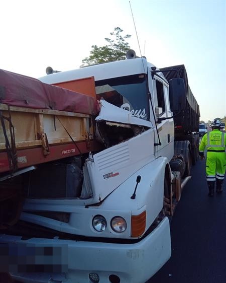 Feriado tem estimativa de 700 mil veículos na rodovias. Colisões traseiras são as grandes preocupações