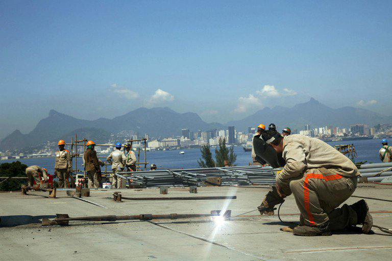 Formador de mão de obra, Pernambuco exportou trabalhadores após crise dos estaleiros