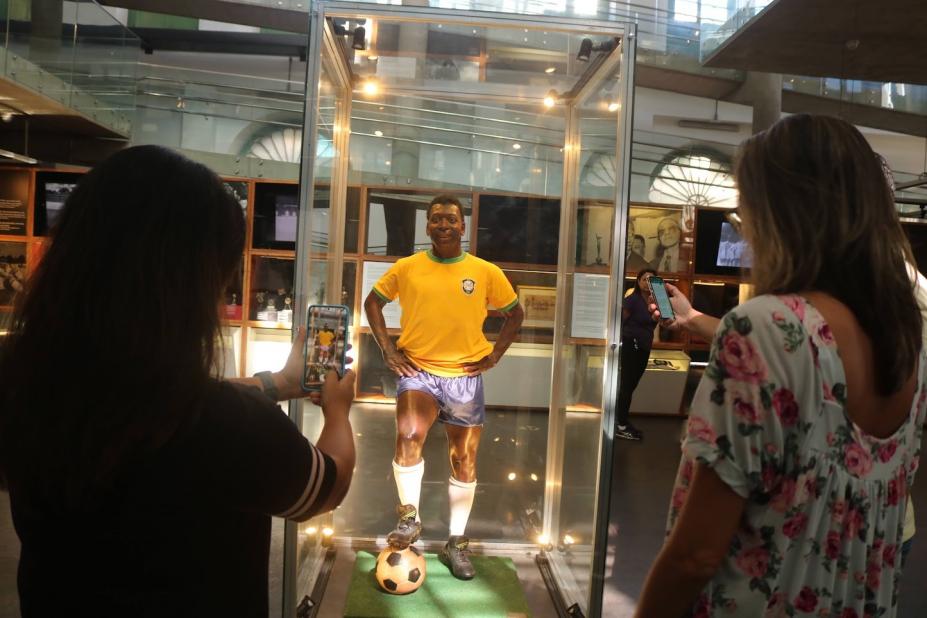 Festa para o Rei Pelé terá bonde temático e plantio de árvores em Santos