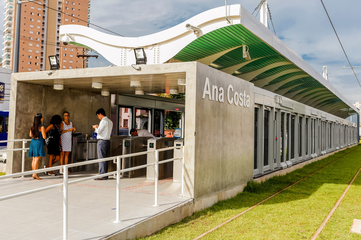 Estandes de livros serão instaladas nas estações do VLT de Santos