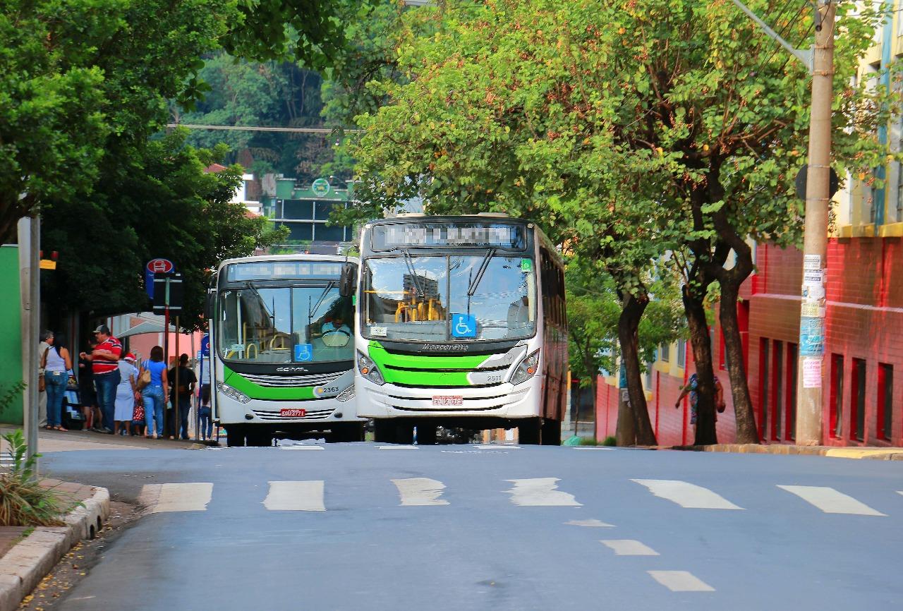 Dia de finados terá linhas especiais de ônibus. Saiba quais serão