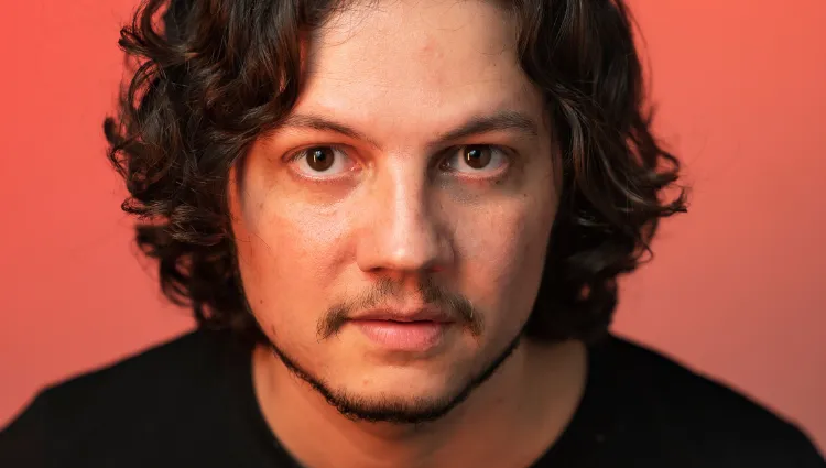 “Rua Mundo Novo”: Gabriel Aragão fala sobre seu primeiro álbum solo, no Vitrine