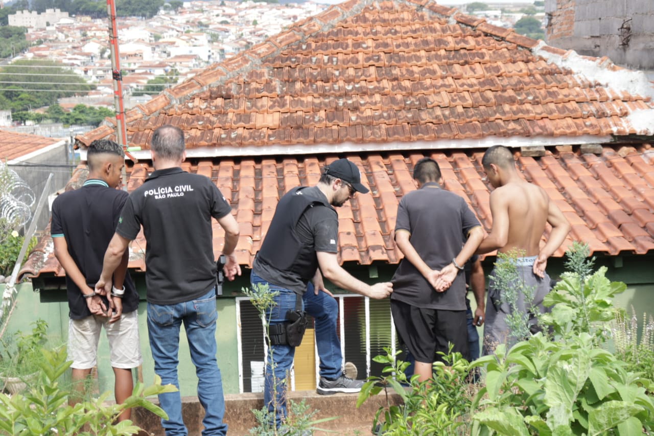 Na tarde de hoje, 9, a Divisão de Investigação sobre Entorpecentes coordenou uma operação de busca e apreensão de drogas em Bragança Paulista.