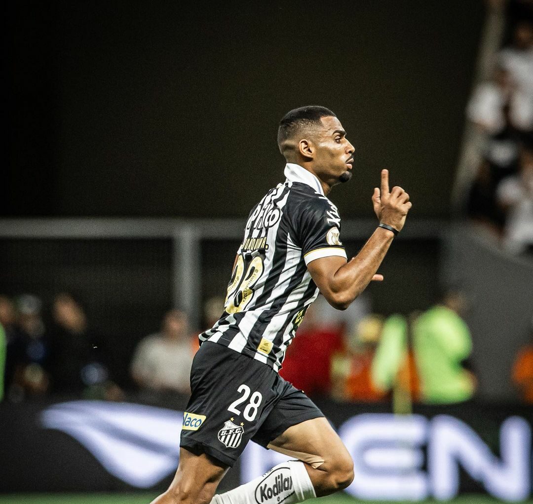 Santos teve dúvida, mas vê investimento milionário em zagueiro valer a pena