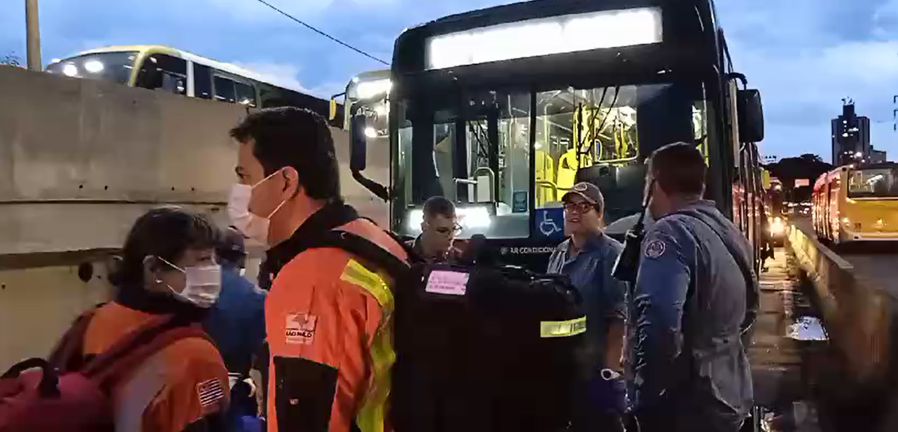 Acidente entre ônibus intermunicipais deixa feridos em Campinas
