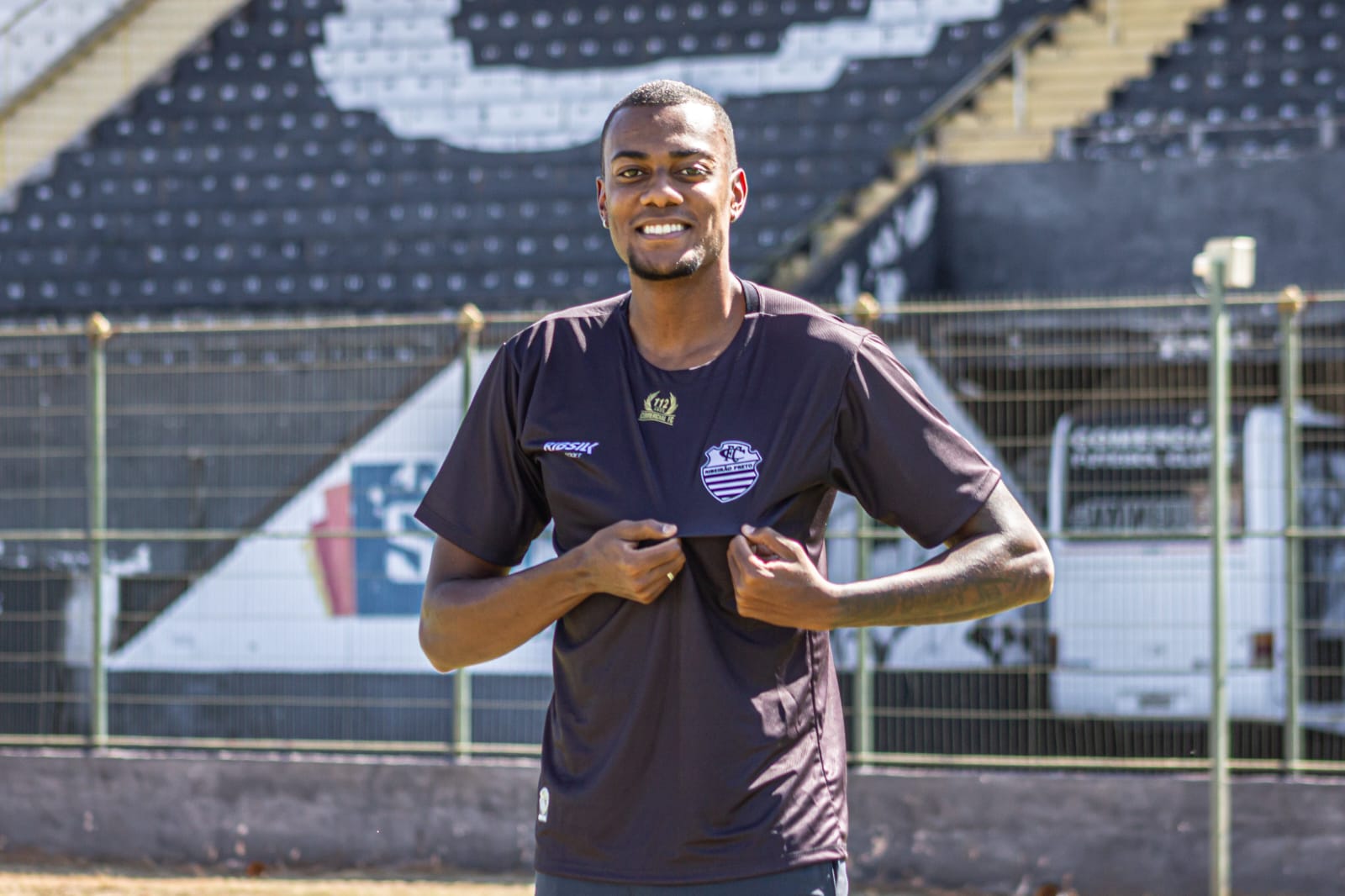 Gustavo Marciano despede-se novamente do Comercial e clube traz goleiro