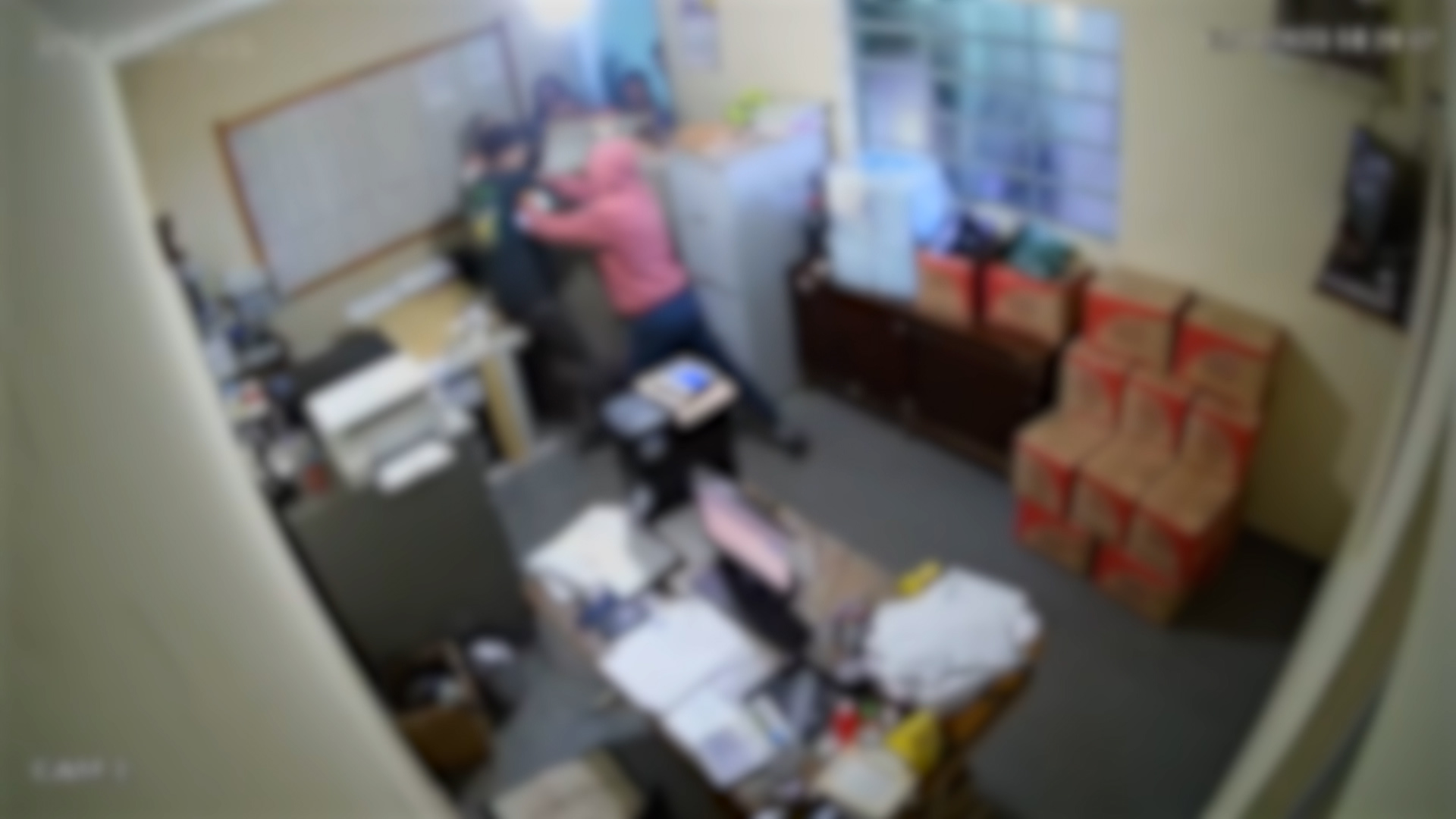 Assaltantes violentos levam R$24 mil de transportadora de Vinhedo; veja vídeo