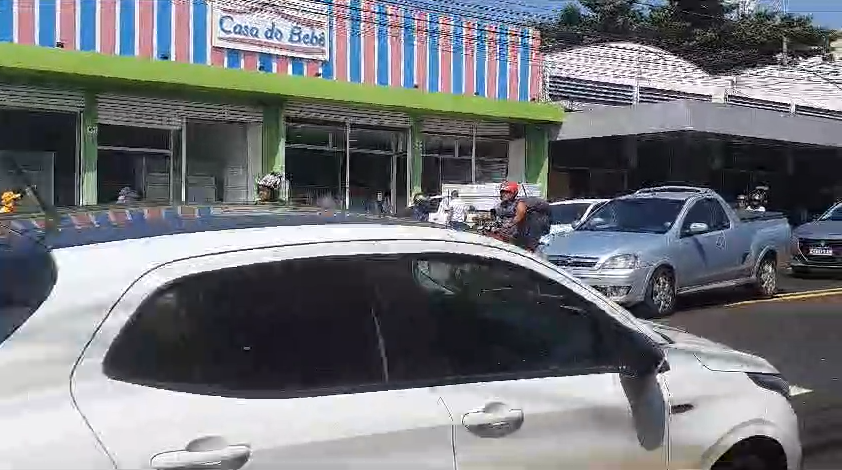 Caos na avenida D.Pedro: RP Mobi faz ajustes sem presença de agentes de trânsito