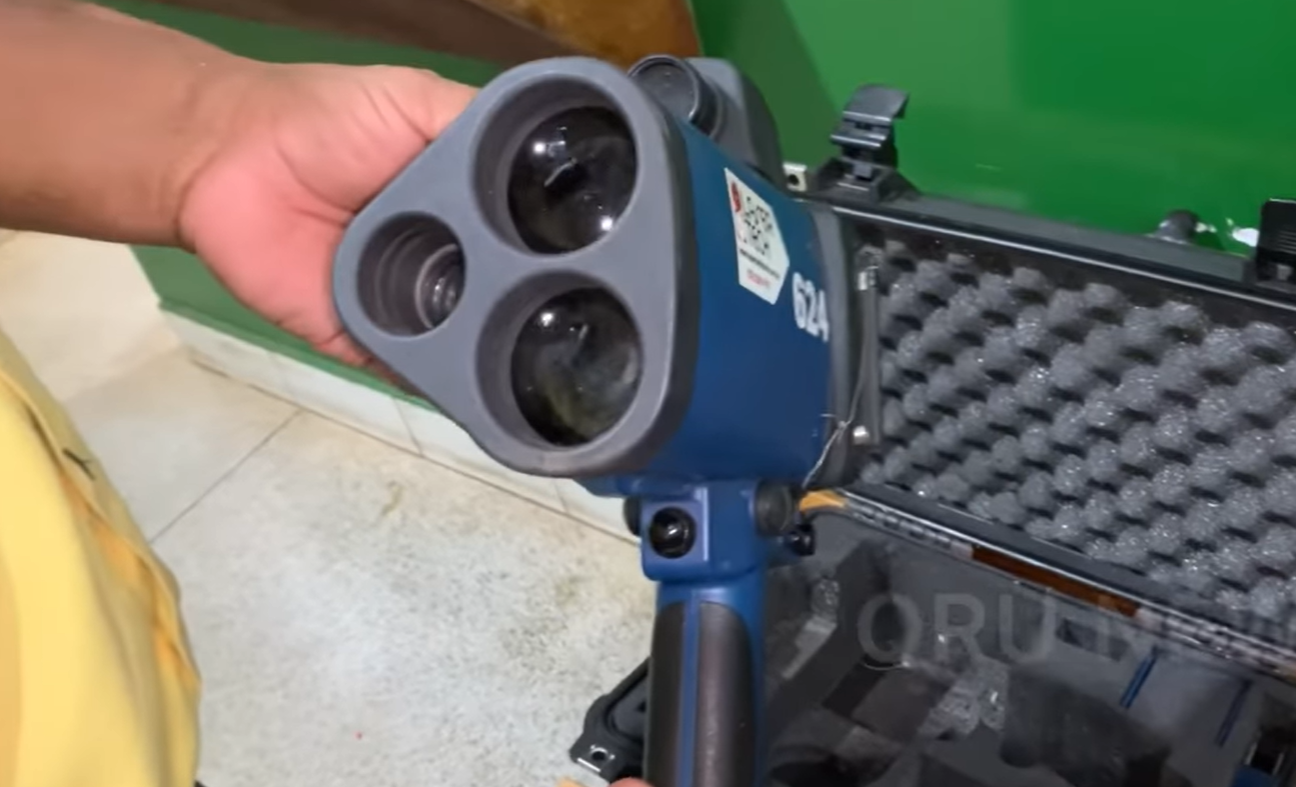 Motociclista é detido após vandalizar radar móvel na avenida Costa e Silva