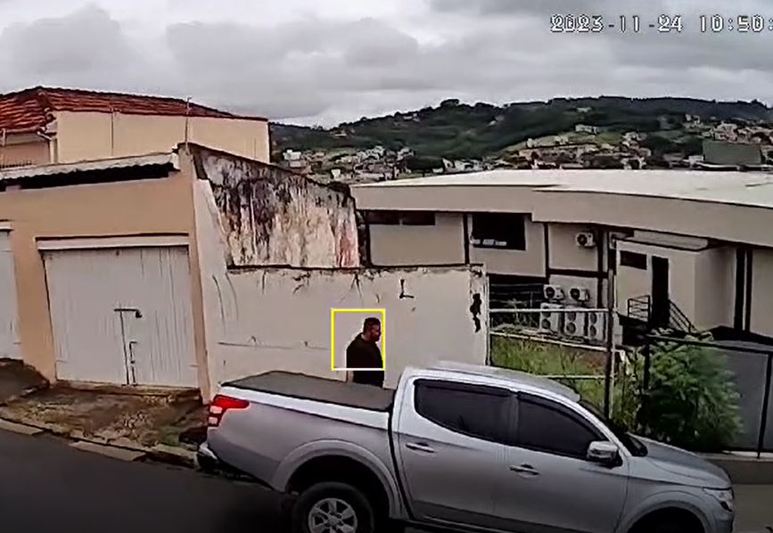 Câmeras flagram furto de caminhonete em Bragança Paulista