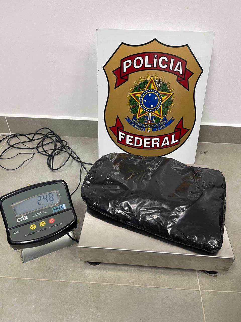 Dois homens são presos por tráfico internacional de drogas no aeroporto de Campinas