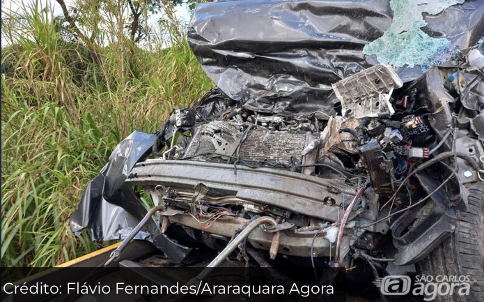 Acidente envolve três veículos: duas pessoas morrem e outra fica ferida