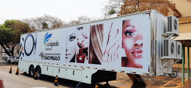 Escola Móvel de Beleza oferece cursos gratuitos em Hortolândia