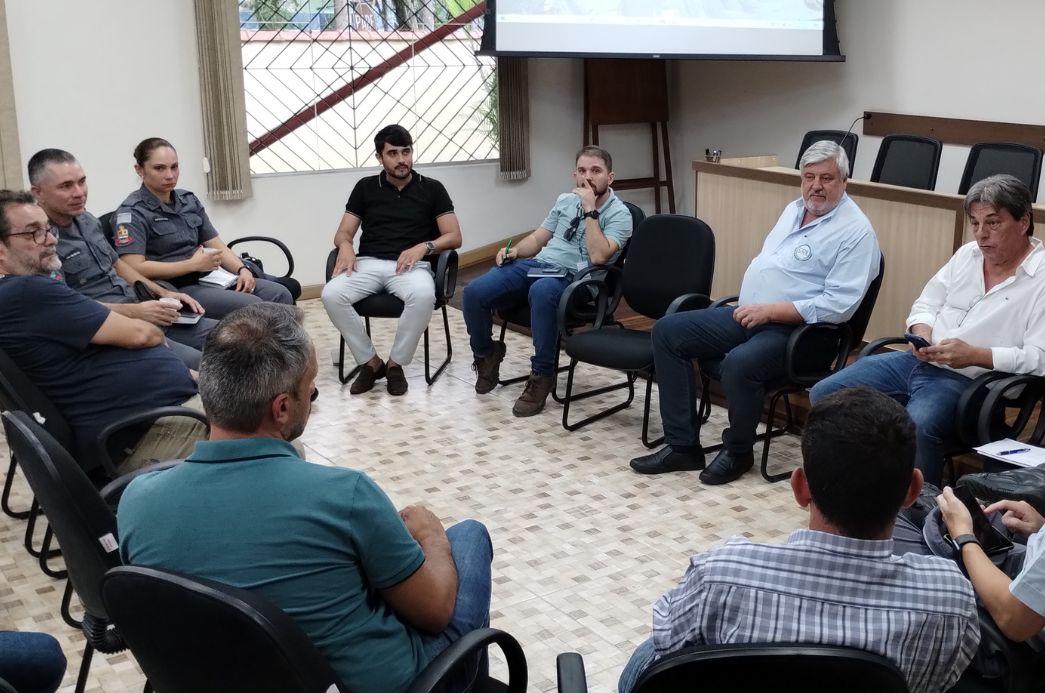 Rodovias de Cubatão viram temas de debate entre prefeitura e autoridades de segurança, logística e trânsito