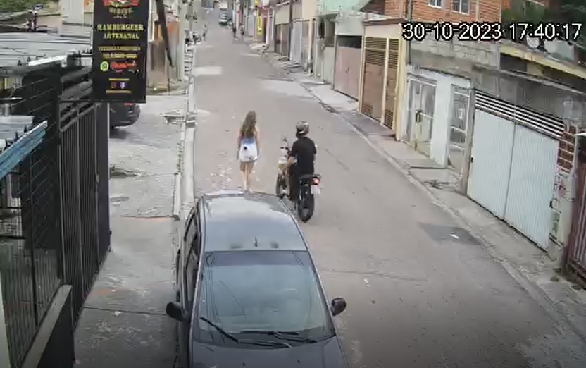 Motociclista é preso suspeito de assediar adolescente na rua