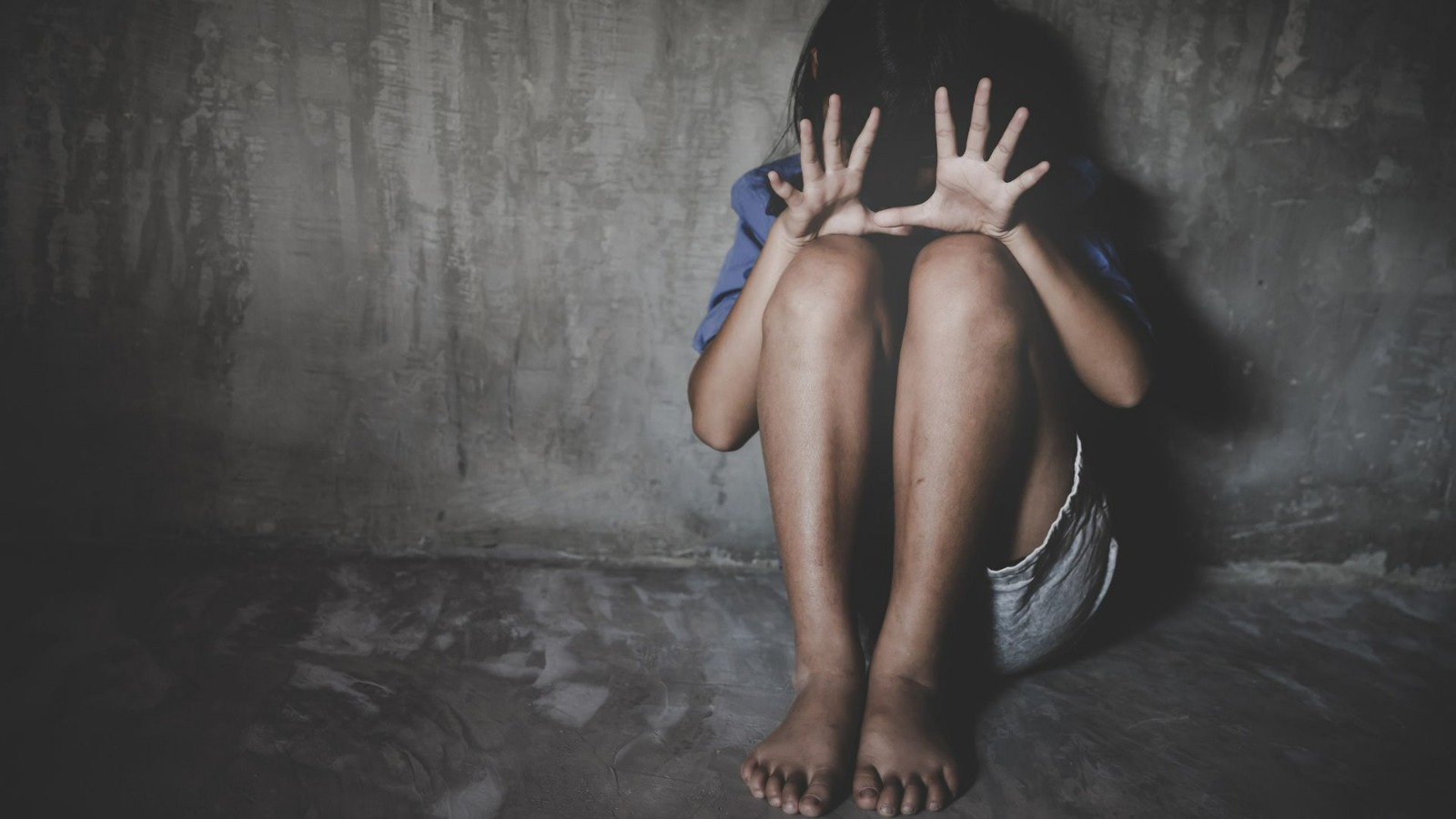 Mulheres são presas por torturar os filhos de dois e oito anos