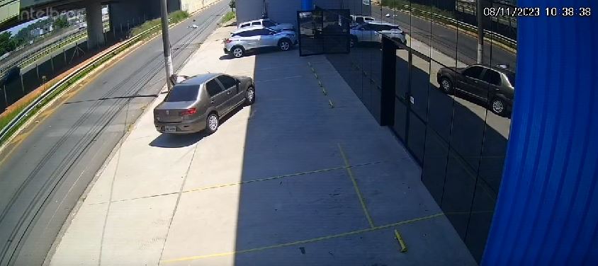 Nasceu de novo! Motociclista cai de viaduto em Americana