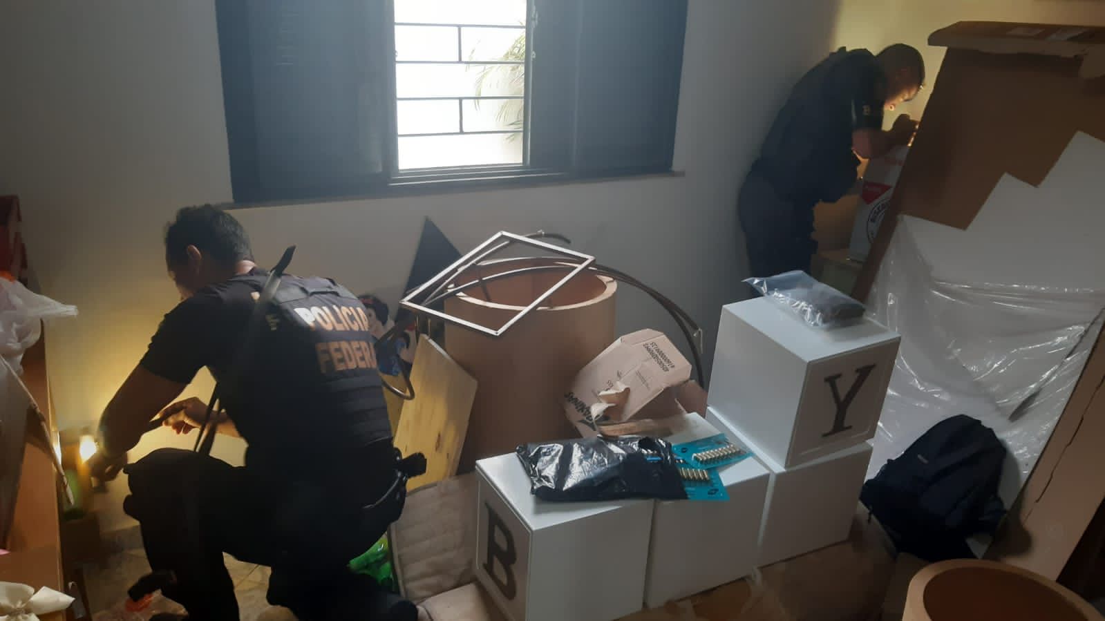 PF de Campinas cumpre mandados contra tráfico de produtos químicos