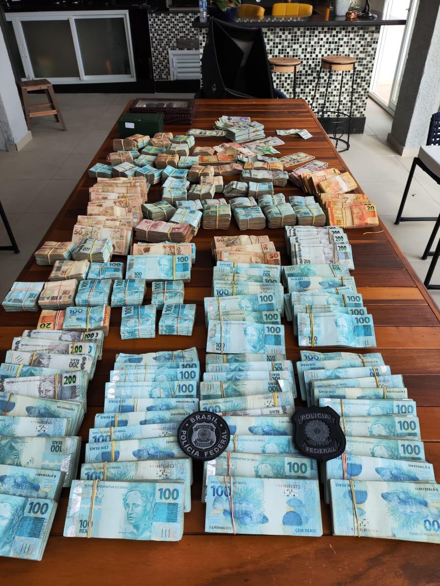 Polícia federal realiza operação contra crimes ao Sistema Financeiro Nacional