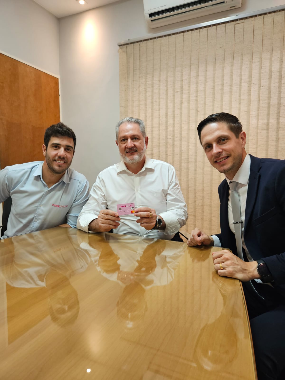 Comercial fecha parceria com PinkPay