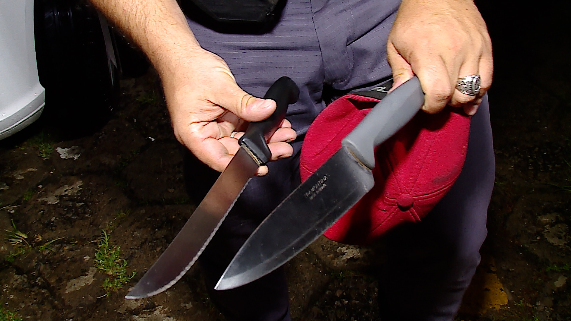 Idosa tem a casa invadida por criminoso e se tranca em cômodo para se proteger