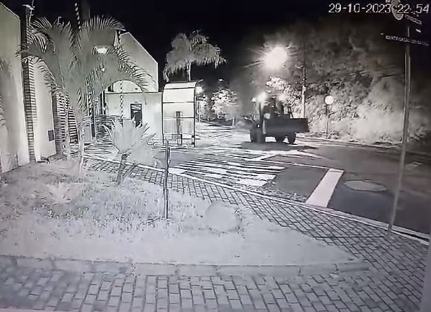 Trator de R$ 500 mil é encontrado pela PM oito dias após furto