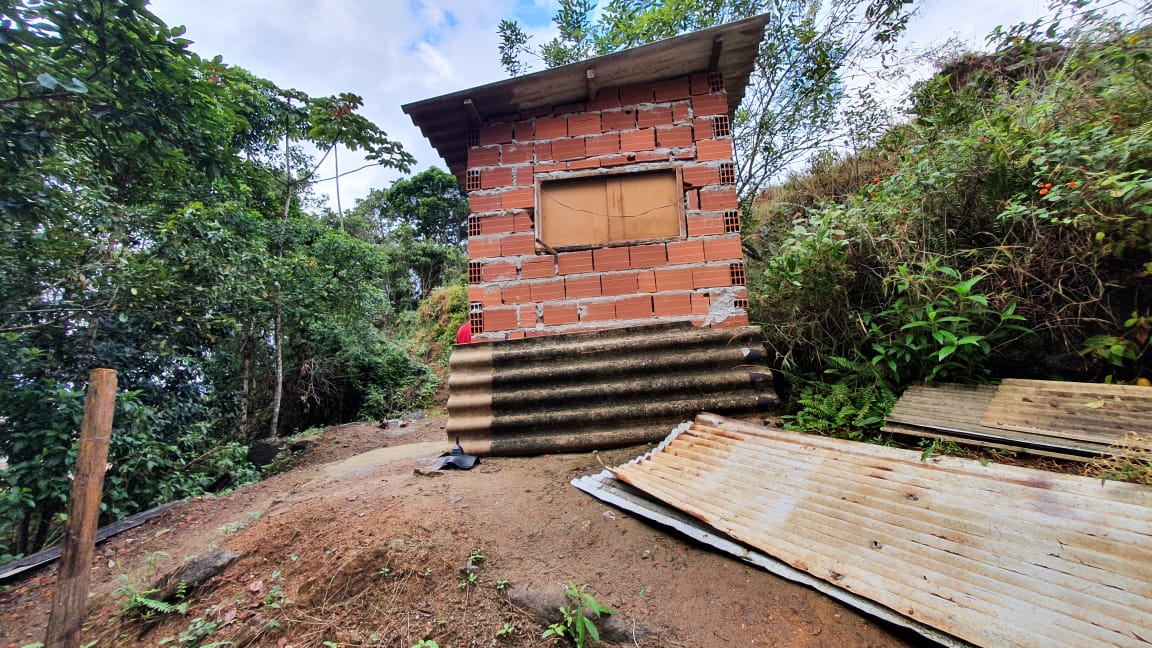 Justiça impõe desocupação urgente das famílias do Morro do Fórum em Ubatuba