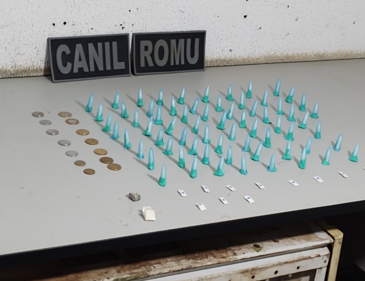 Próximo a escola estadual, homem é preso com cocaína e haxixe