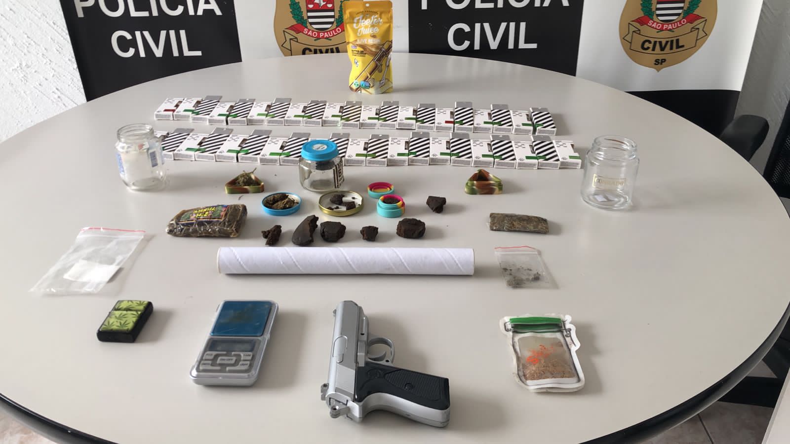 Suspeita do tráfico na Zona Noroeste de Santos é presa