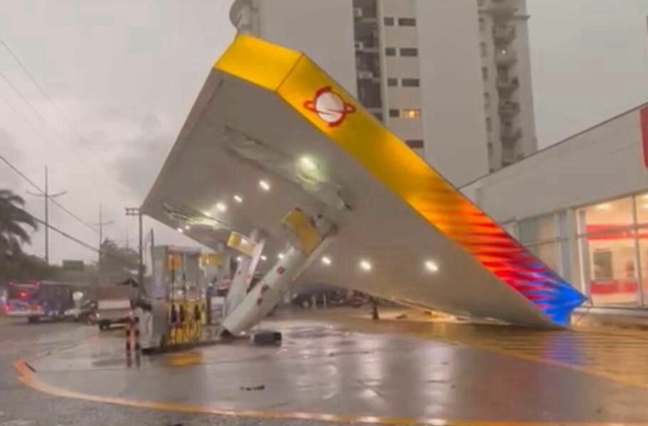 Temporal e ventania causam estragos no Litoral