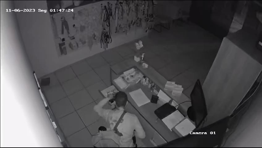 Homem furta produtos de Pet Shop e volta duas horas depois para levar TV em São José