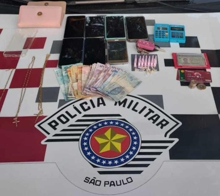 Mulher é presa e três adolescentes são aprendidos por roubo em Cruzeiro