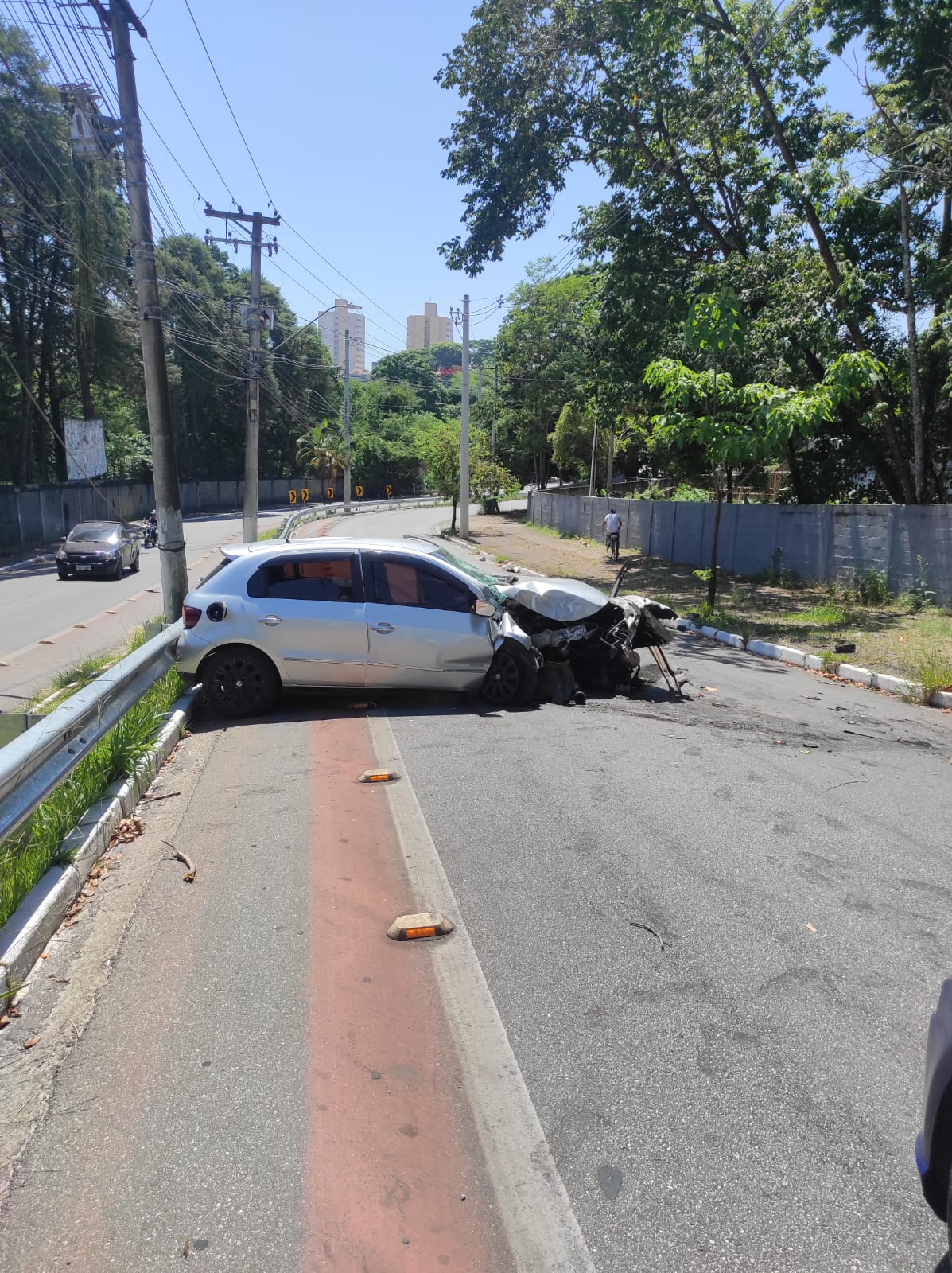 Homem morre após capotar carro em Taubaté