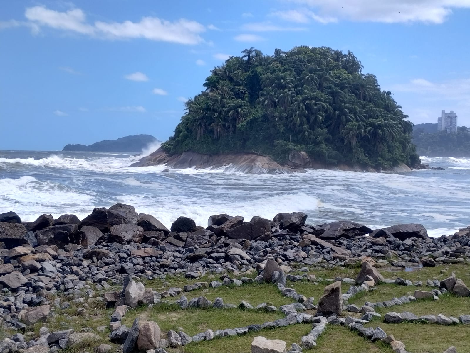 Homem morre após se afogar em ilha de Santos