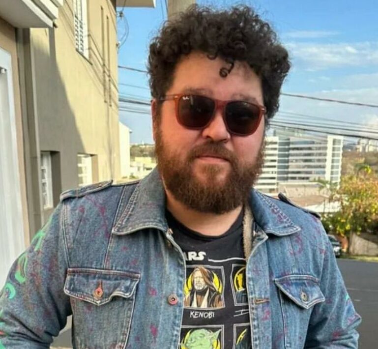 Crispim lança seu mais novo single, “Um Canto Qualquer”.